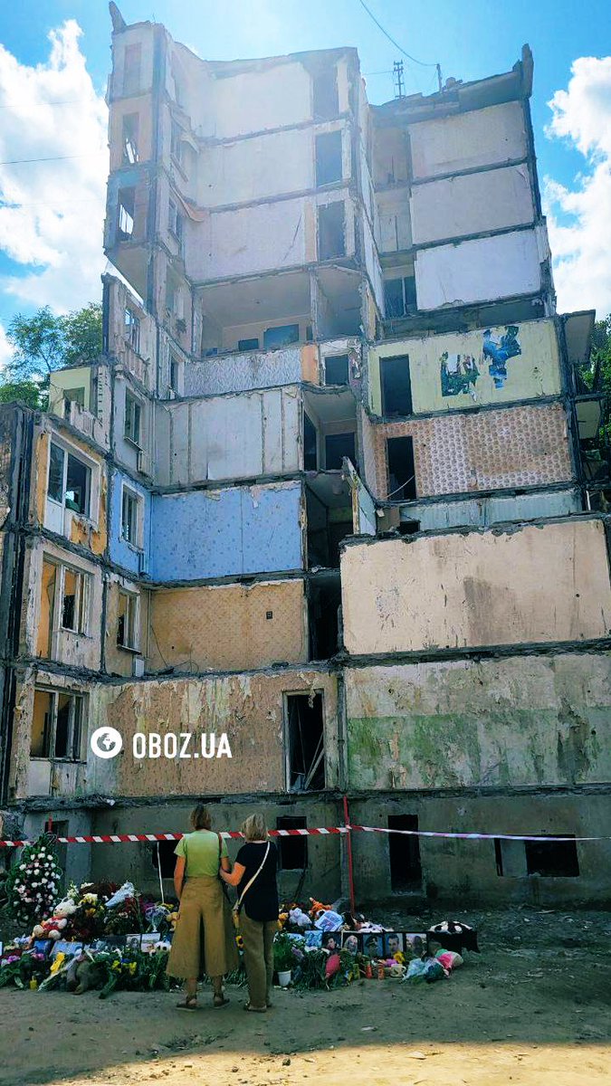 💔Children’s toys, portraits, and flowers. The building in Kyiv hit by a Russian missile on July 31.

In total, 32 people were killed in the attack that day, including five children.