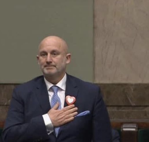 Dziś nie będzie mnie na zaprzysiężeniu - dlaczego?
Widzę nie tylko Prezydenta, ale przede wszystkim człowieka, za którym ciągnie się szereg niedomówień w wątpliwych moralnie kwestiach:
1. Wyłudzenie mieszkania od starszego, schorowanego człowieka…
2. Pomaganie w nierządzie i