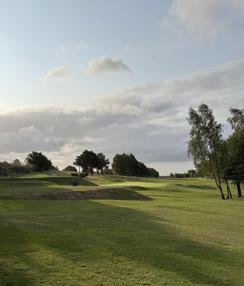Lovely early morning view of our 4th green!

The weather hasn’t been great the last few days, but the week ahead is looking much brighter ☀️.

 Join us for a round ⬇️

visitors.brsgolf.com/horsforth#/cou…