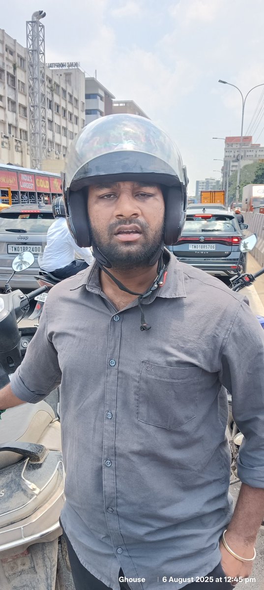 ghouse2017's tweet photo. @ChennaiTraffic @chennaipolice_ 

இரண்டு புறமும் பதிவு இல்லாத வாகனத்தை ஓட்டும் இந்த நபரின் மீது காவல்துறை உரிய நடவடிக்கை எடுக்க வேண்டும். https://t.co/e1VR2KyR17