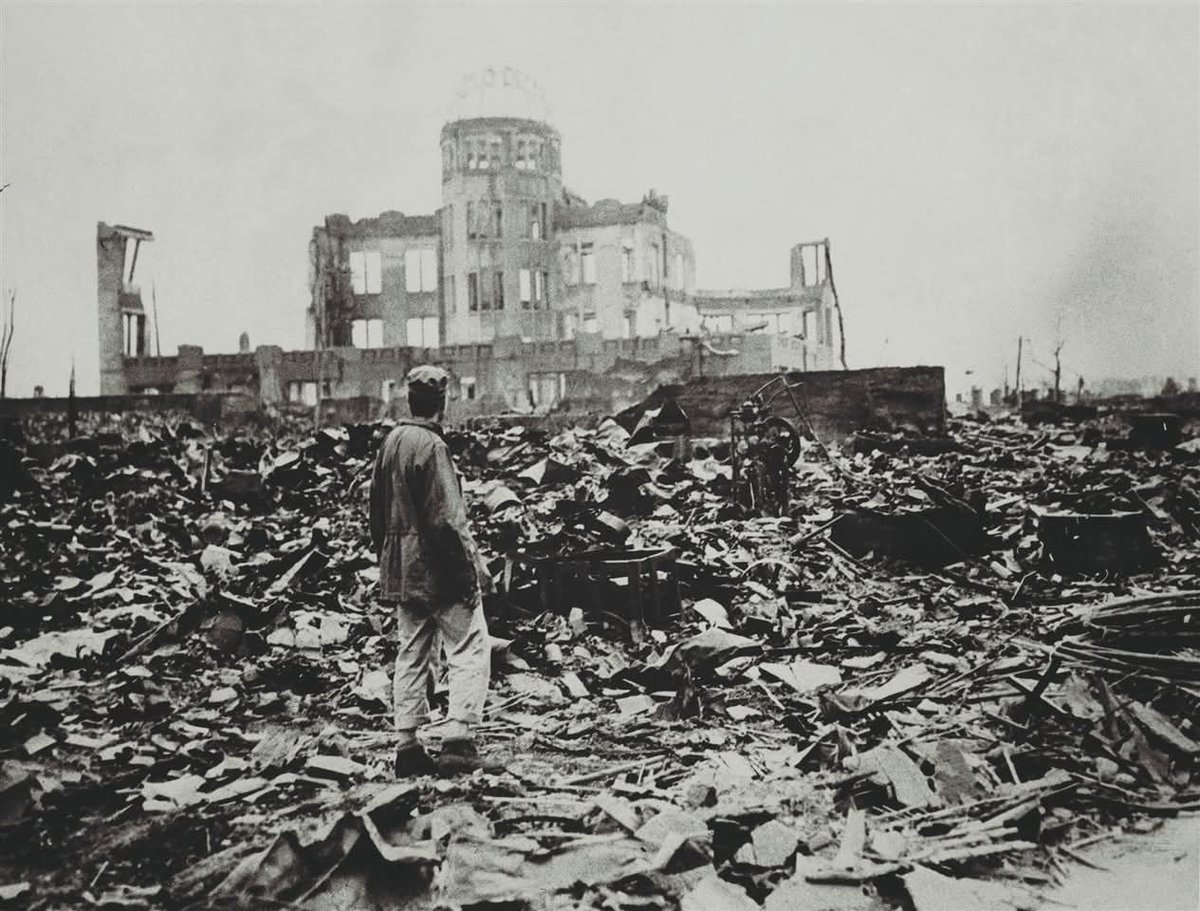 AlessioTesci1's tweet photo. Come ogni anno il #giappone non dimentica!
...e noi neanche.

#hiroshima #6agosto1945 https://t.co/mqpoyR8o1G