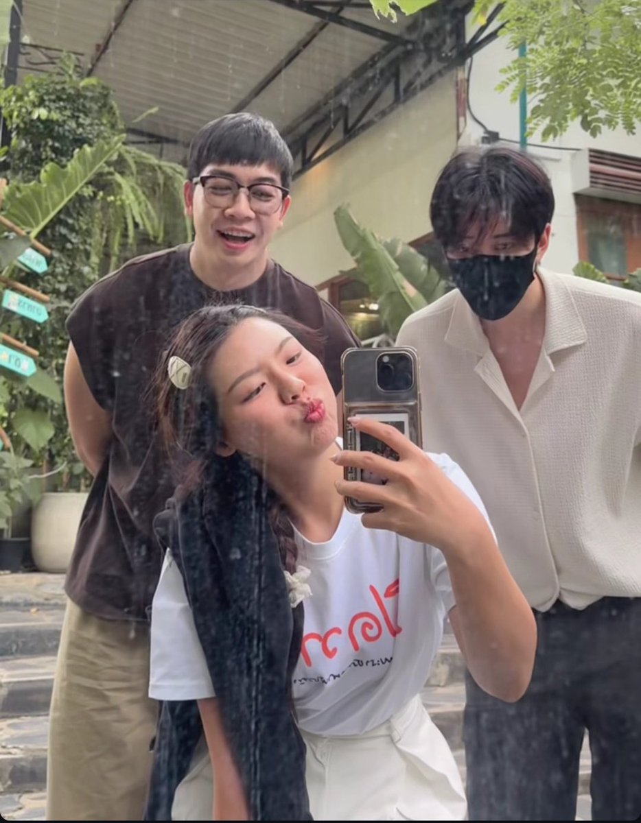 A1112222_'s tweet image. I love how they always support each other🖤🧡Since the beginning of the year,he has wanted to visit the restaurant and support First,but he couldn't because travel,work. 
 
Mike will be a monk for 5 days in Saraburi and will stay there🙏
#First_Chalongrat 
#m1keangelo
#mikefirst