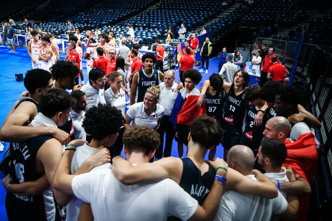 🎙🇫🇷 INTERVIEW Élise Prodhomme

« Je pense que c’est la plus belle aventure humaine et basket que j’ai vécue.. L'argent a vraiment un goût d'or » 

Vraiment j'espère que c'est que le début pour cette coach incroyable. Et tout le staff au top aussi #U18

➡️bebasket.fr/le-retour-plei…