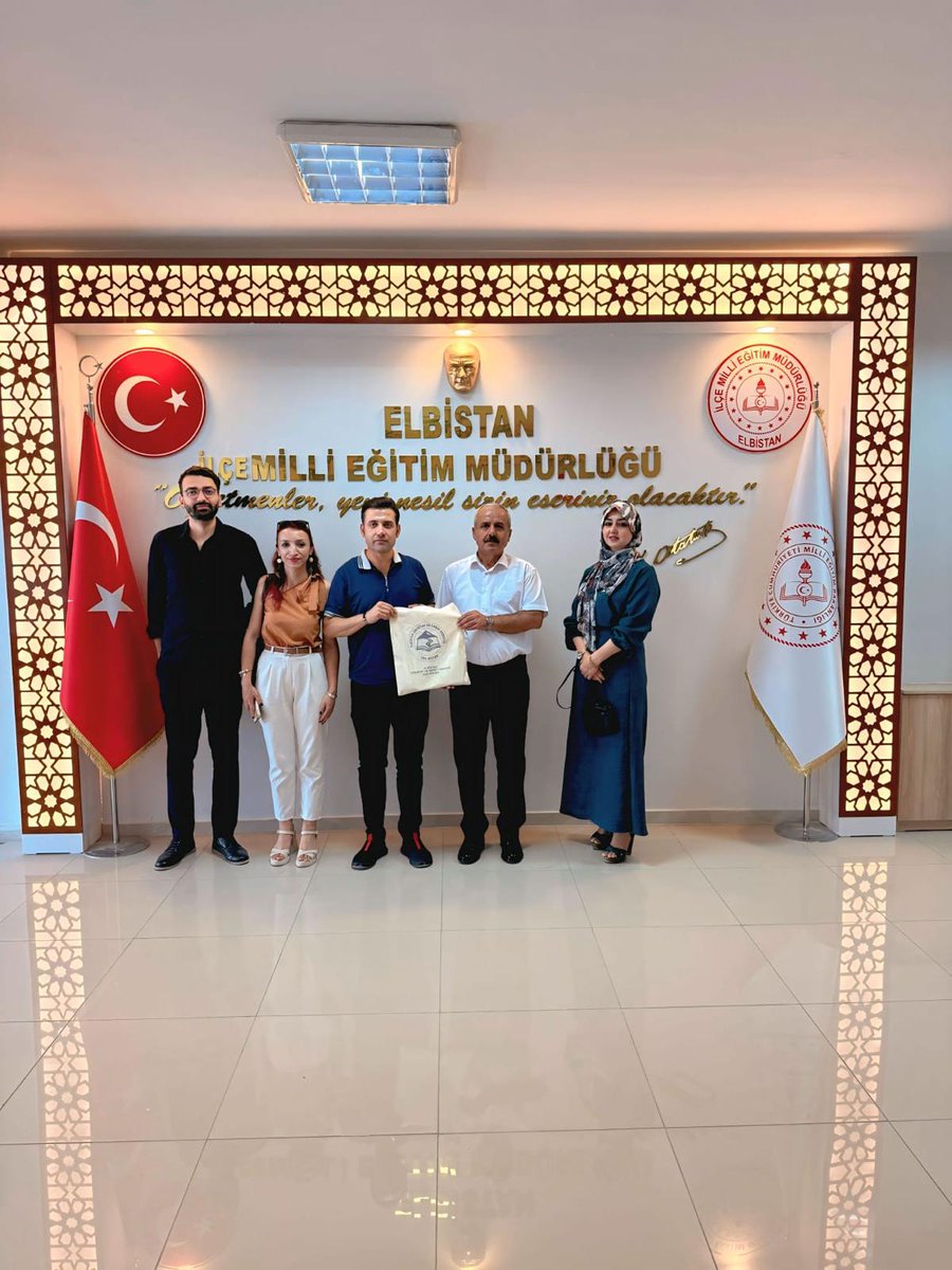 elbistanmem's tweet photo. Elbistan Edebiyat ve Sanat Derneği Başkanı Yazar Ömer KAYA ve yönetimi Elbistan İlçe Milli Eğitim Müdürü İlyas GEZER'e hayırlı olsun ziyaretinde bulundular. https://t.co/6atgsdccM1