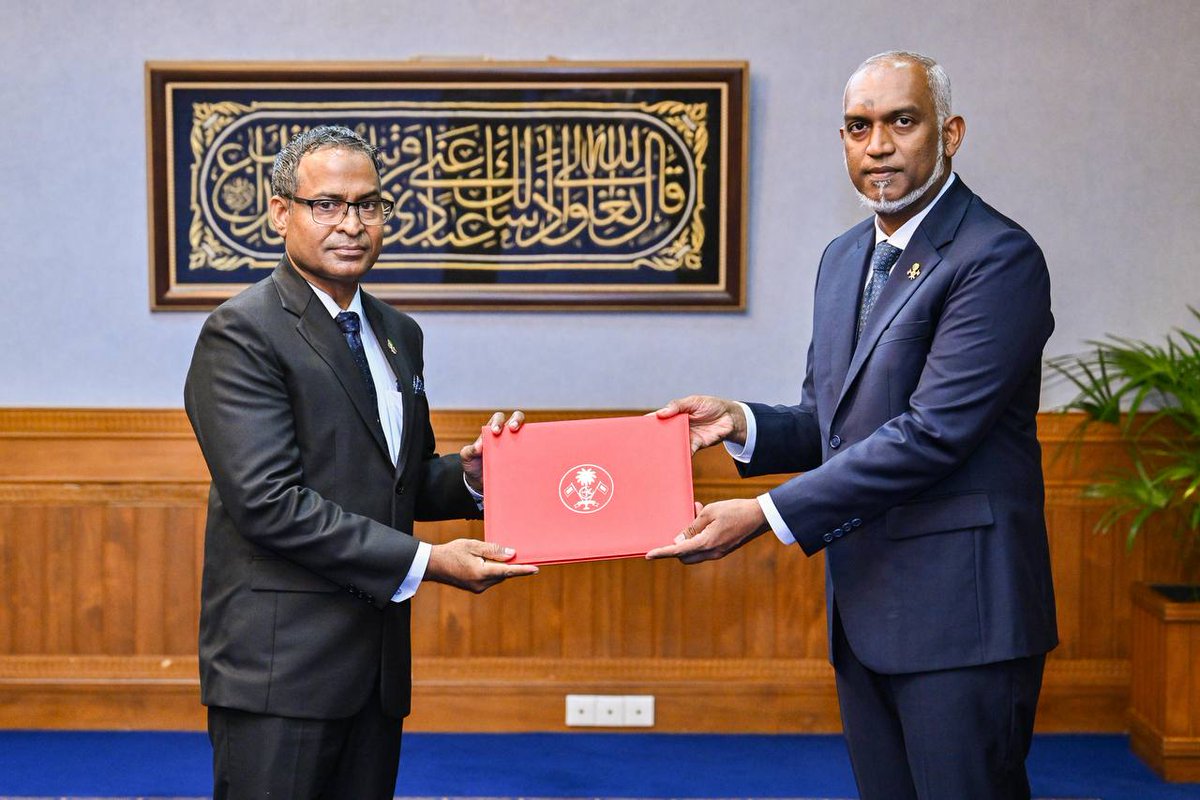 ދިވެހިރާއްޖޭގެ އުއްތަމަ ފަނޑިޔާރުކަމުގެ މަގާމަށް، ހައިކޯޓުގެ ކުރީގެ އިސްފަނޑިޔާރު، އަލްއުސްތާޛު ޢަބްދުލްޣަނީ މުޙައްމަދު މިއަދު އައްޔަން ކުރައްވާފައިވާތީ، ހައިކޯޓުގެ ފަނޑިޔާރުންނާއި މުވައްޒަފުންގެ ނަމުގައި އެ މަނިކުފާނަށް ހޫނު މަރުހަބާއެއް ދަންނަވަމަވެ