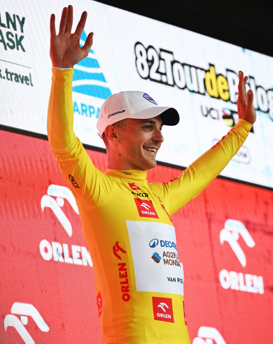 Colin Bourgeat (@colinbourgeat) on Twitter photo Étape 2 Tour de Pologne 🇵🇱
Un RDV important pour les favoris du CG
Avec un <a href="/PaulLapeira/">Paul Lapeira</a> maillot 🟡
Live dès 12H15 sur <a href="/Eurosport_FR/">Eurosport France</a> et <a href="/HBOMaxFR/">HBO Max France</a>
🎙️ <a href="/typhainelc/">Typhaine LAURANCE</a>
#TDP2025 #TourDePologne Étape 2 Tour de Pologne 🇵🇱
Un RDV important pour les favoris du CG
Avec un <a href="/PaulLapeira/">Paul Lapeira</a> maillot 🟡
Live dès 12H15 sur <a href="/Eurosport_FR/">Eurosport France</a> et <a href="/HBOMaxFR/">HBO Max France</a>
🎙️ <a href="/typhainelc/">Typhaine LAURANCE</a>
#TDP2025 #TourDePologne