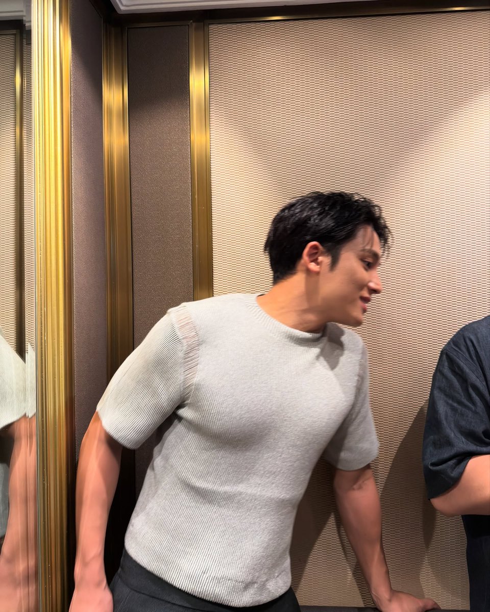 250806 min9yu_k instagram post 📸 #민규 #MINGYU 

🖤

제트모ㅅ터
ㄴㄹㄴㅡ

In Singapore MBS
So happy to meet you carat💋🖤