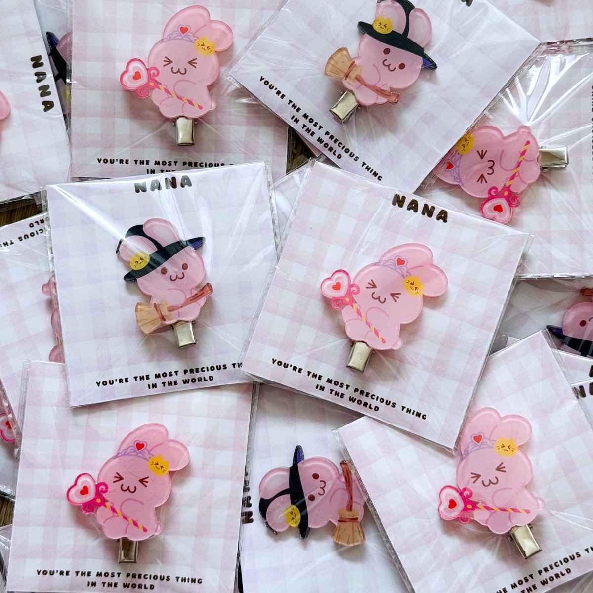 Giveaway TDS4 ₍ᐢ.ˬ.ᐢ₎

Pinkii Hair Clip 50 ea 🐰💕
Random 🧙🏻👸🏻

Date : 16 Aug 
Location : Rajamangala national Stadium
Time : TBA

rt &amp; show this tweet 

*no exchange 

#TDS4inBKK 
#THEDREAMSHOW4_in_BKK 
#THEDREAMSHOW4_BANGKOK