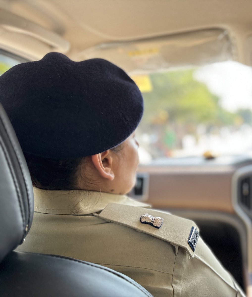 RupiSra's tweet image. ਸਾਡੇ ਕੋਲ ਤਾਂ ਦੋ ਹੀ ਗੱਲਾਂ।
ਕੰਮ ਤੇ ਆਇਆਂ, ਕੰਮ ਤੇ ਚੱਲਾਂ।

#PoliceLife
#OfficeWork