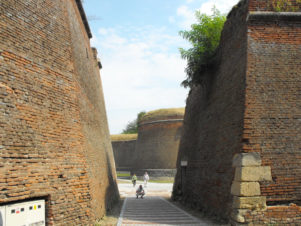 MachuraJerzy's tweet photo. @charlet_charlet #AlbaJulia
Cytadela w Alba Julia 🫡 🤩
#travelphotography #Romania #History #fortresses #CetățiiAlbaIulia @Travel_2Romania #Albumpodrozy @RomaniaTravelG
📷 (my) 🇷🇴 https://t.co/lhtJbIKhEf