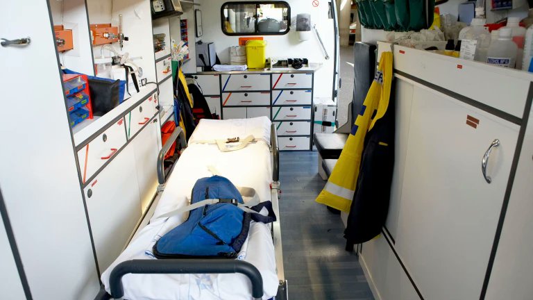 Inspección de Trabajo 'da un toque' a la Gerencia de Emergencias en Segovia por el "estrés térmico" que sufren los trabajadores: "No se puede atender un golpe de calor en una ambulancia a 40 grados"
----------------------------------
cope.es/emisoras/casti…