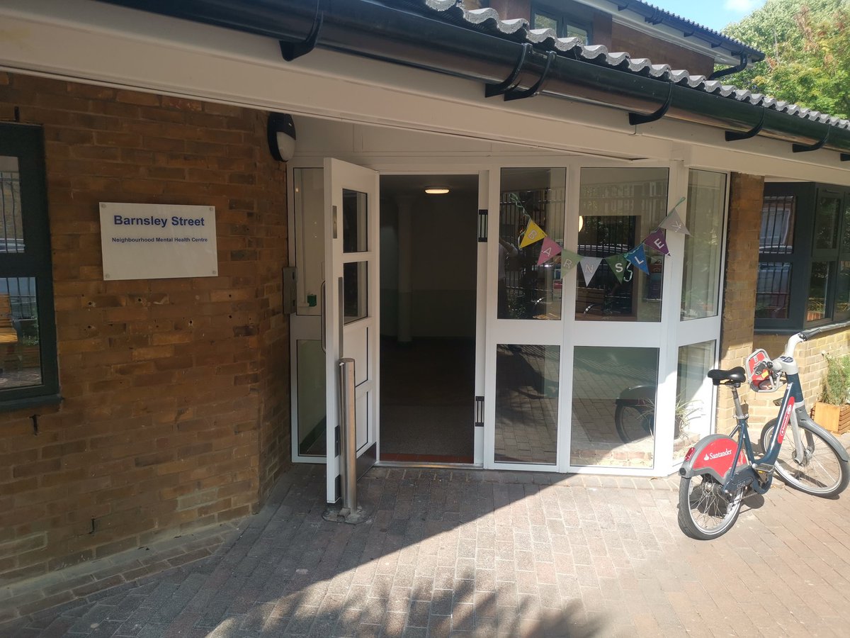Sheraz_Ahmad_'s tweet photo. Happy #changeover day to all of those who celebrate. Inductions are still long and sandwich budgets are tight, rotas are messy and always good to listen to the nurses and administrators. Looking forward to welcoming our new residents/ trainees to #BarnStNMHC #247NMHC https://t.co/wSDs14XMfT