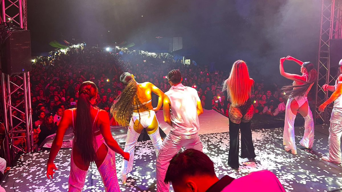 💃🎶 Finalizamos al ritmo de Julissa Ventura, cerrando con broche de oro.

La población se deleitó con su talento y energía, disfrutando de una noche llena de música, alegría y mucho sabor, gracias a la gestión de nuestro Alcalde Elías Aragón.✨

#RutaSSE 🚘✨
📍DistritoIlopango
