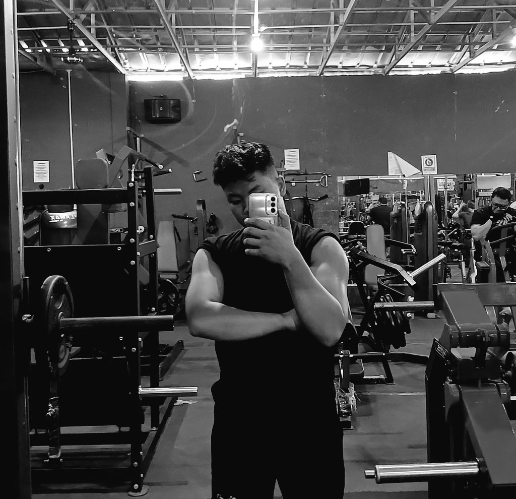 cuddleIhate's tweet image. biasa workout mau nyoba gym ternyata orang²nya pada humble dan friendly ngajarin pake alat