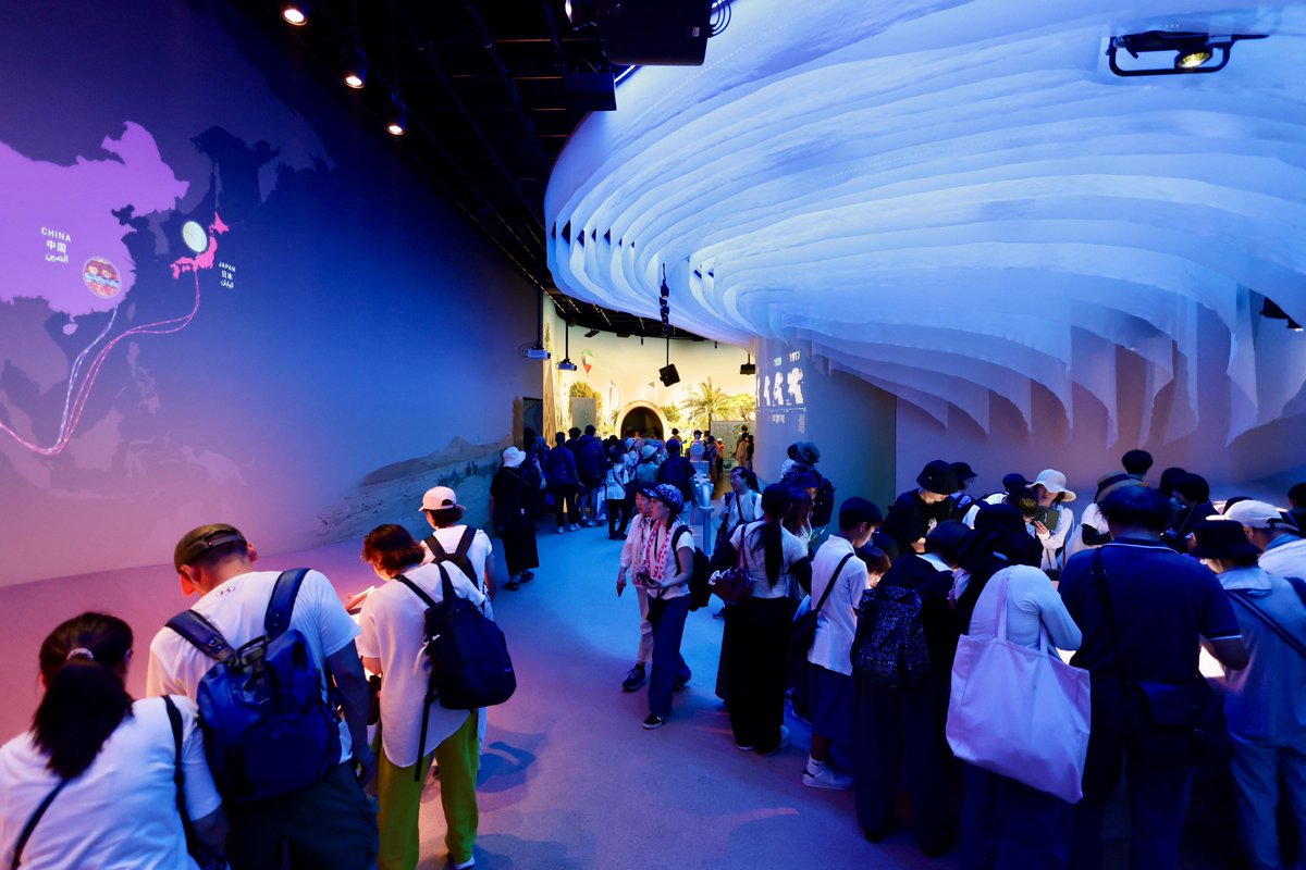 EXPO 2025 クウェートパビリオン　I LOVE KUWAIT パーカー EXPO 2025 クウェートパビリオン I LOVE KUWAIT パーカー - メルカリ