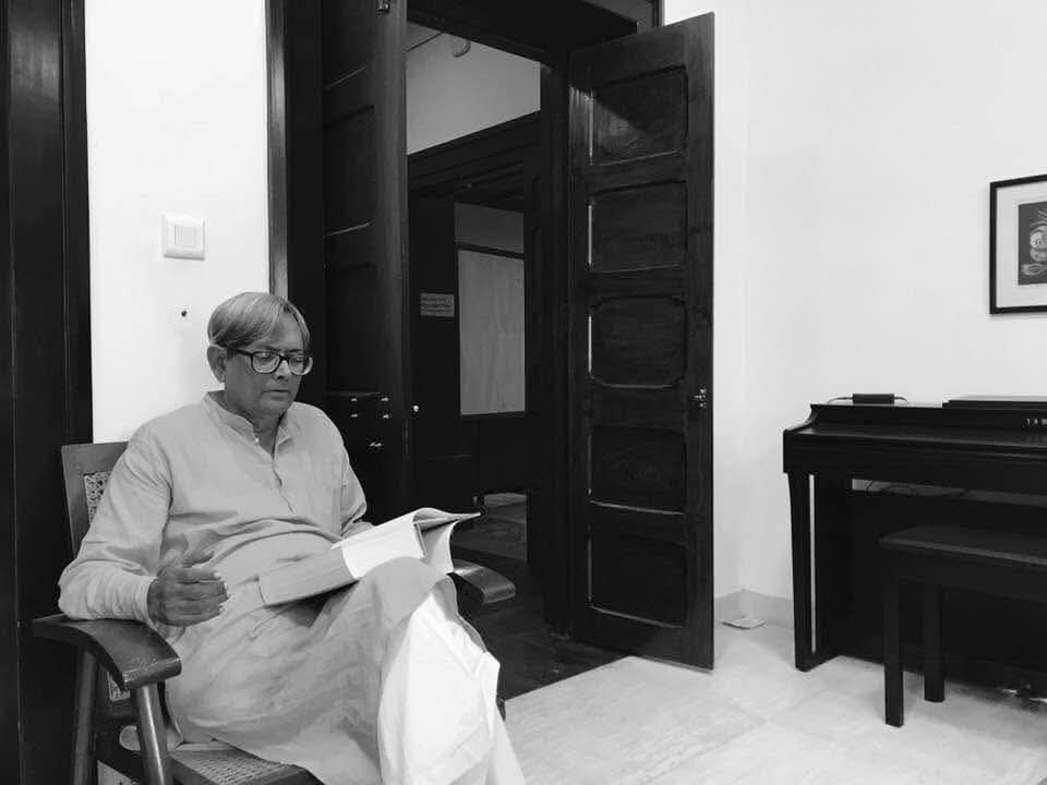 Legendary historian Professor Rajat Kanta Ray has passed away. He was born in 1946. His father, Kumud Kanta Ray, was the Home Secretary of West Bengal in the 1960s. He did his BA (Honours) in History at Presidency College, where he was a student of Ashin Dasgupta. He did his PhD