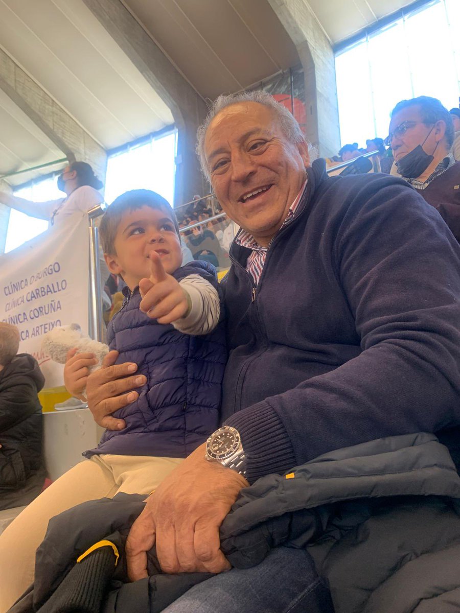 - Gordo como hacés para mecanizar tan bien el movimiento? 
- Sencillo Gaby, así (y la pelota iba directo a la escuadra)
- Si, pero como hacés?
- Así (y la pelota otra vez a la escuadra)
- Pero como lo hacés gordo?
…

Nunca me explicó el cómo, yo sólo alucinaba con la