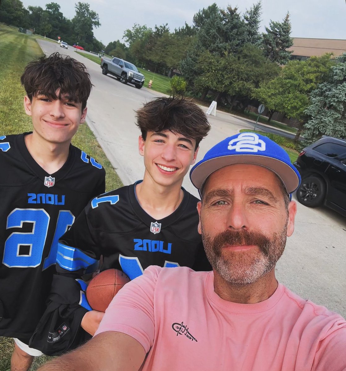 GutterDetroit's tweet photo. @detroitlionsnfl training camp with my twins.  #golions https://t.co/NO5cBw72Ez