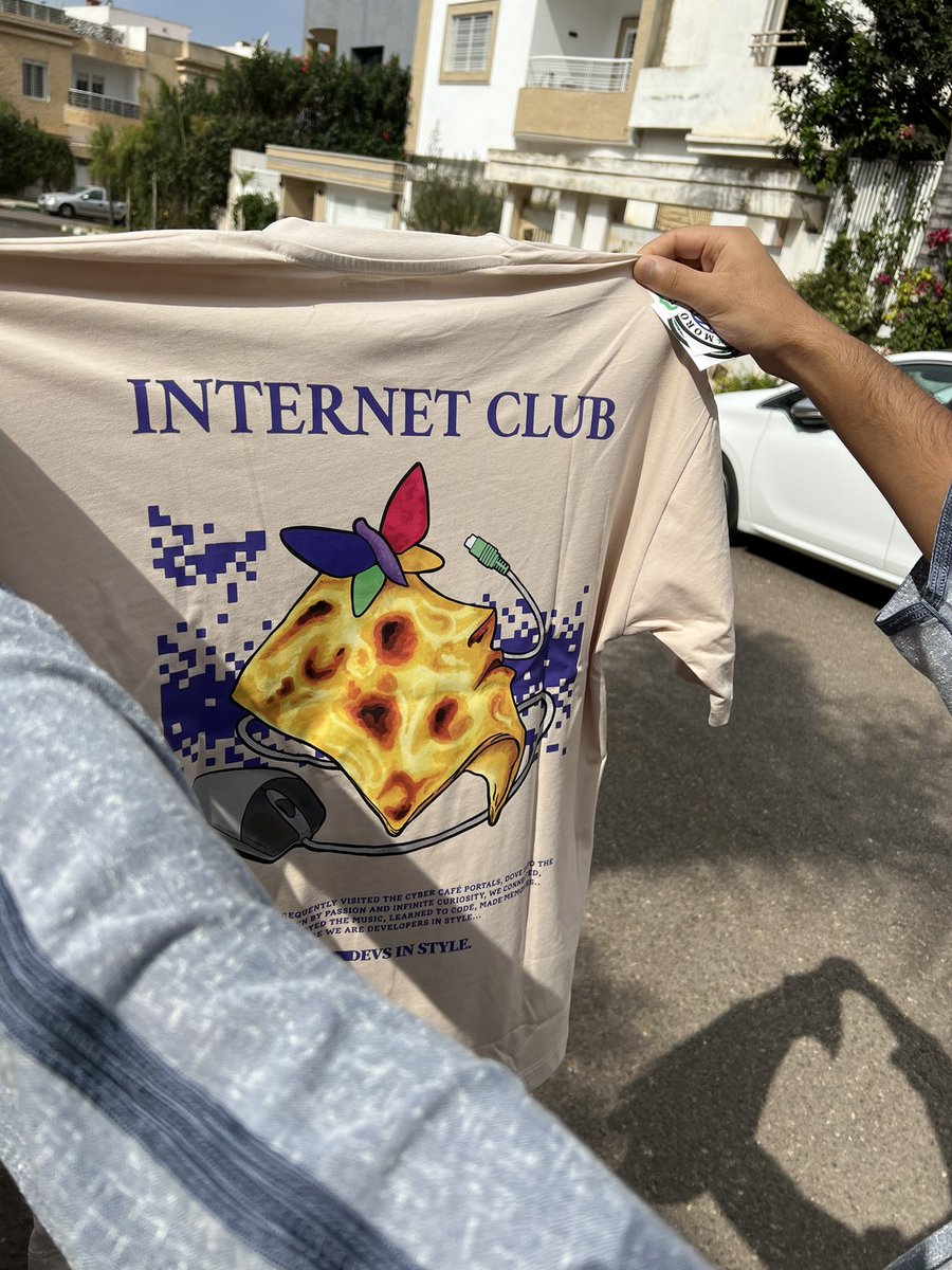 kaizendae's tweet image. idk how I pulled this piece, when am not looking at it I imagine it’s ugly but as soon as I see it I rejoice.

Capturing an era ✨💖 

@devsinstyle