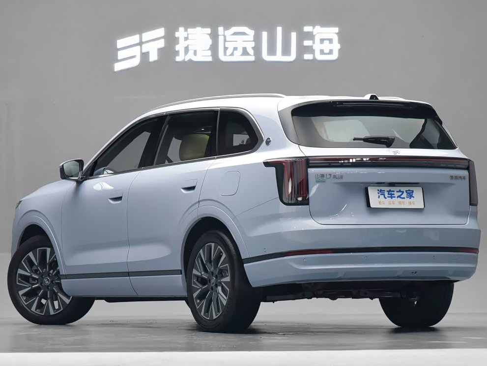 Jetour Shanhai L7 Plus SUV - new photos.

Jetour is a brand under Chery. Shanhai is a line under Jetour. The Shanhai L7 Plus is a new seven-seat SUV. It looks all right, modern &amp; luxurious, with pretty rear lights.

It has a 15.6-incg central screen, a 3-spoke steering wheel with