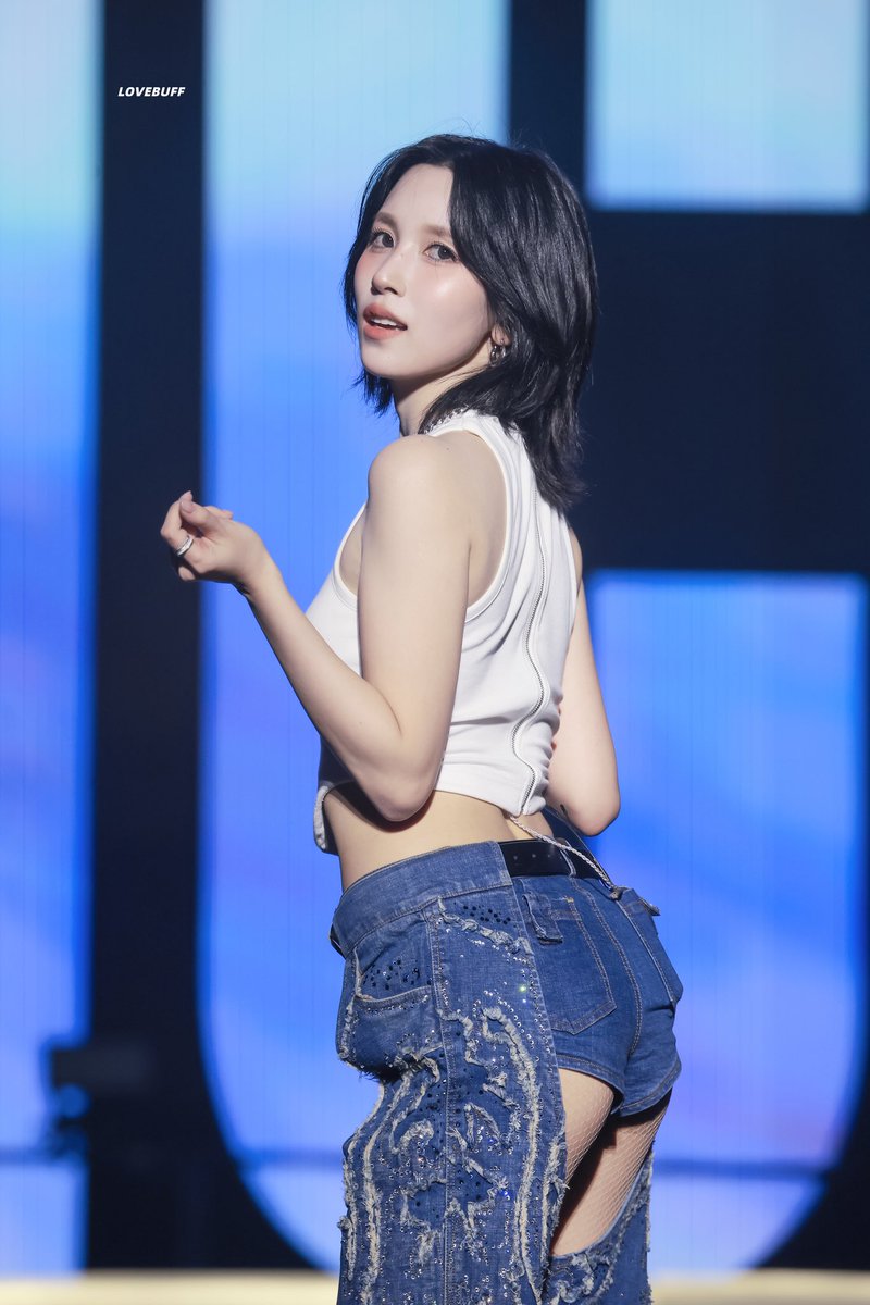 250802 lollapalooza A prince as free as the wind. #TWICE #트와이스