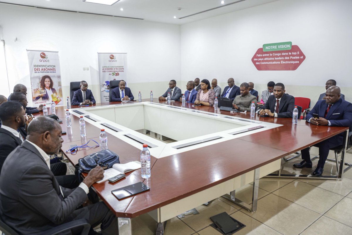 ARPCECongo's tweet image. L’ARPCE et le RAC signent un protocole d’accord pour renforcer la collaboration et améliorer la prise en compte des préoccupations des usagers. 
#ARPCECongo #Consommateurs&quot;
➡️rb.gy/3s7v8x