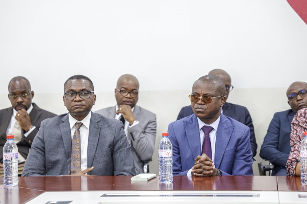 ARPCECongo's tweet image. L’ARPCE et le RAC signent un protocole d’accord pour renforcer la collaboration et améliorer la prise en compte des préoccupations des usagers. 
#ARPCECongo #Consommateurs&quot;
➡️rb.gy/3s7v8x