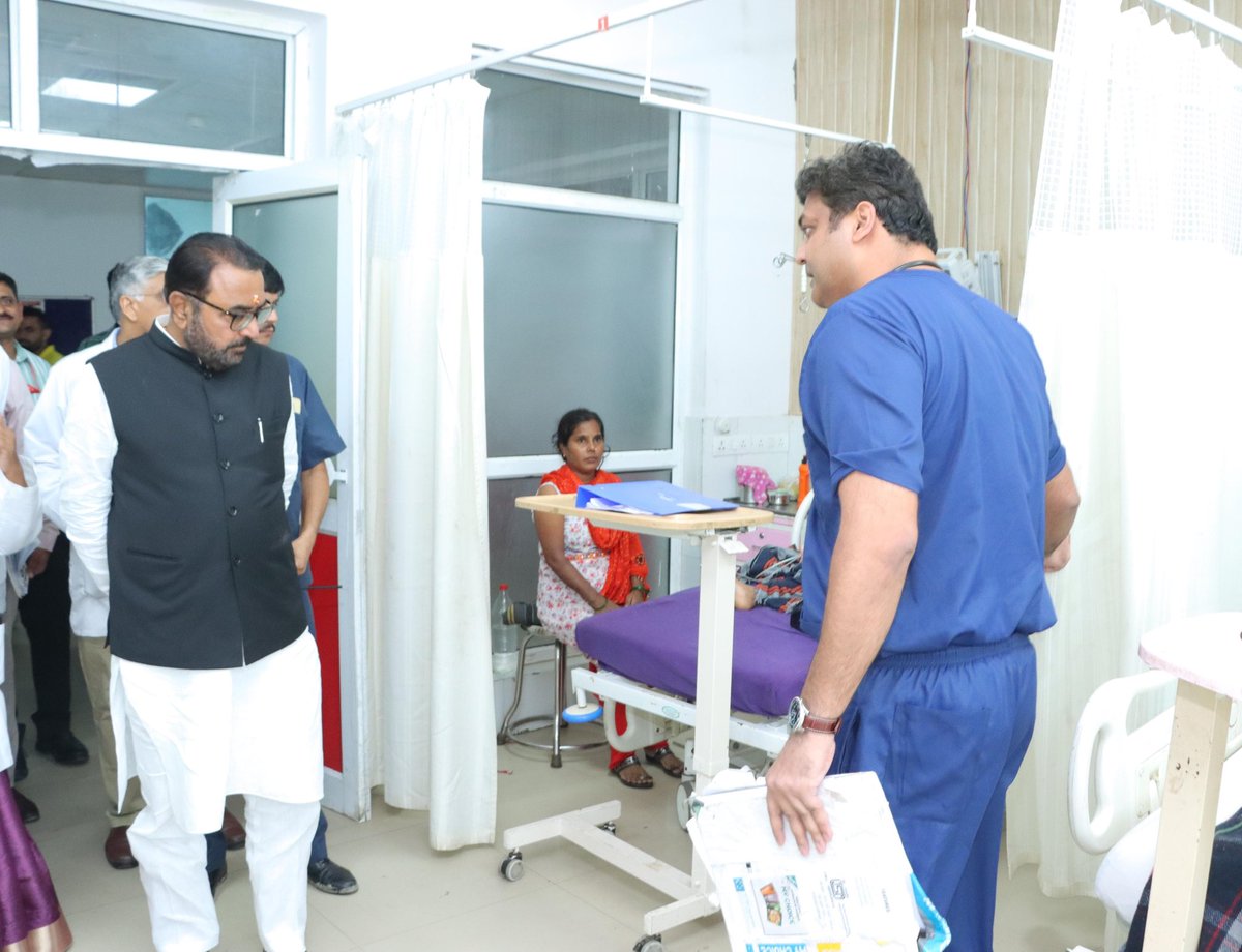 mpprataprao's tweet image. उत्तराखंड के उत्तरकाशी ज़िले के धराली क्षेत्र में हाल ही में हुई प्राकृतिक आपदा को ध्यान में रखते हुए, आज AIIMS ऋषिकेश का दौरा कर ट्रॉमा सेंटर की तैयारियों का निरीक्षण किया। AIIMS ऋषिकेश के निदेशक को स्टैंडबाई ICU बेड सुनिश्चित करने तथा घायलों के उपचार हेतु राज्य सरकार को हरसंभव…