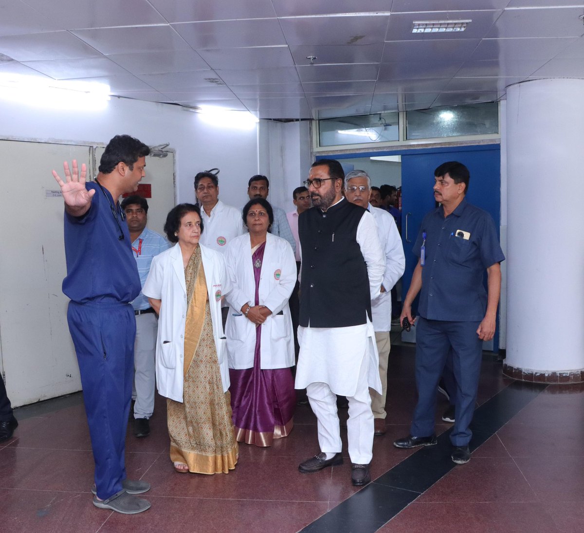 mpprataprao's tweet image. उत्तराखंड के उत्तरकाशी ज़िले के धराली क्षेत्र में हाल ही में हुई प्राकृतिक आपदा को ध्यान में रखते हुए, आज AIIMS ऋषिकेश का दौरा कर ट्रॉमा सेंटर की तैयारियों का निरीक्षण किया। AIIMS ऋषिकेश के निदेशक को स्टैंडबाई ICU बेड सुनिश्चित करने तथा घायलों के उपचार हेतु राज्य सरकार को हरसंभव…