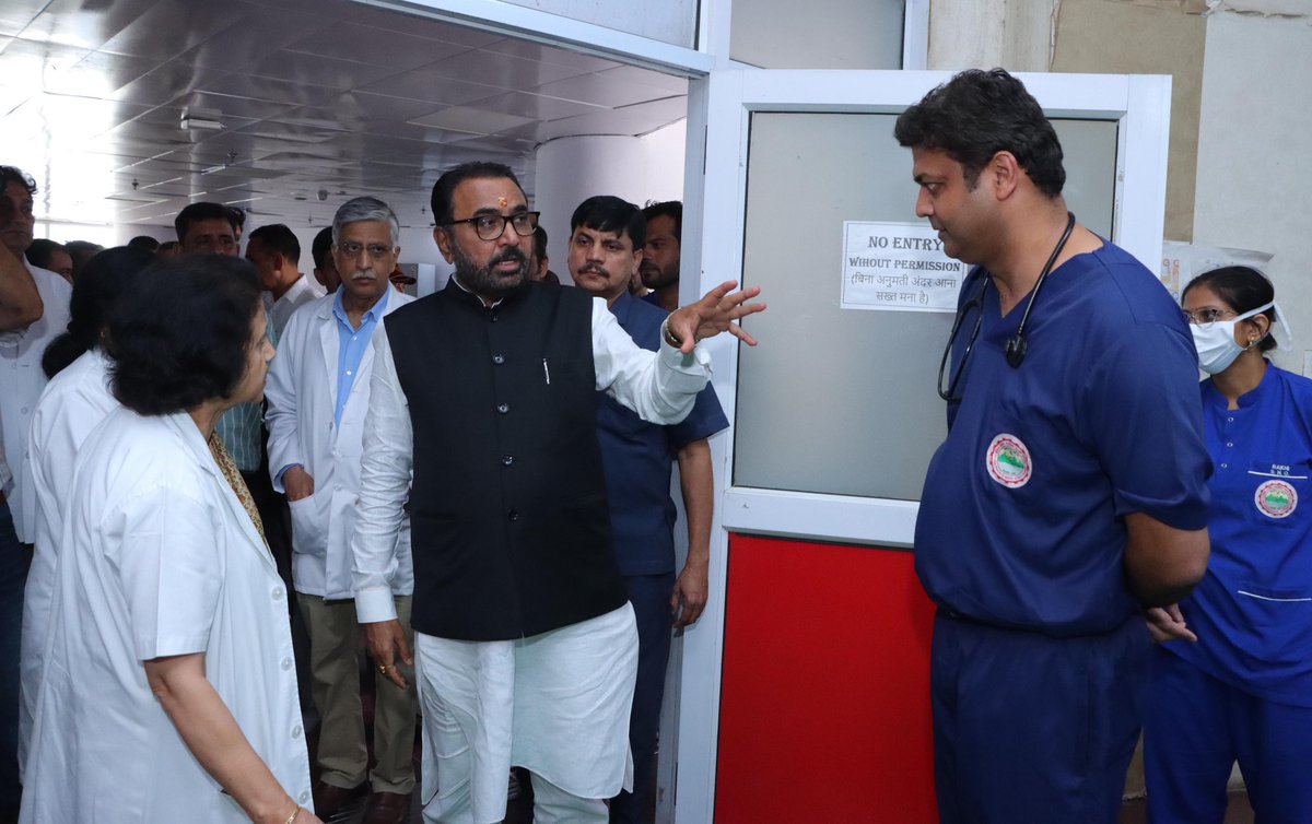 mpprataprao's tweet image. उत्तराखंड के उत्तरकाशी ज़िले के धराली क्षेत्र में हाल ही में हुई प्राकृतिक आपदा को ध्यान में रखते हुए, आज AIIMS ऋषिकेश का दौरा कर ट्रॉमा सेंटर की तैयारियों का निरीक्षण किया। AIIMS ऋषिकेश के निदेशक को स्टैंडबाई ICU बेड सुनिश्चित करने तथा घायलों के उपचार हेतु राज्य सरकार को हरसंभव…