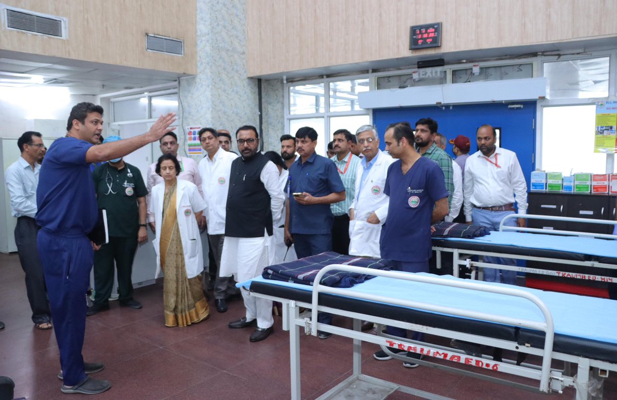 mpprataprao's tweet image. उत्तराखंड के उत्तरकाशी ज़िले के धराली क्षेत्र में हाल ही में हुई प्राकृतिक आपदा को ध्यान में रखते हुए, आज AIIMS ऋषिकेश का दौरा कर ट्रॉमा सेंटर की तैयारियों का निरीक्षण किया। AIIMS ऋषिकेश के निदेशक को स्टैंडबाई ICU बेड सुनिश्चित करने तथा घायलों के उपचार हेतु राज्य सरकार को हरसंभव…