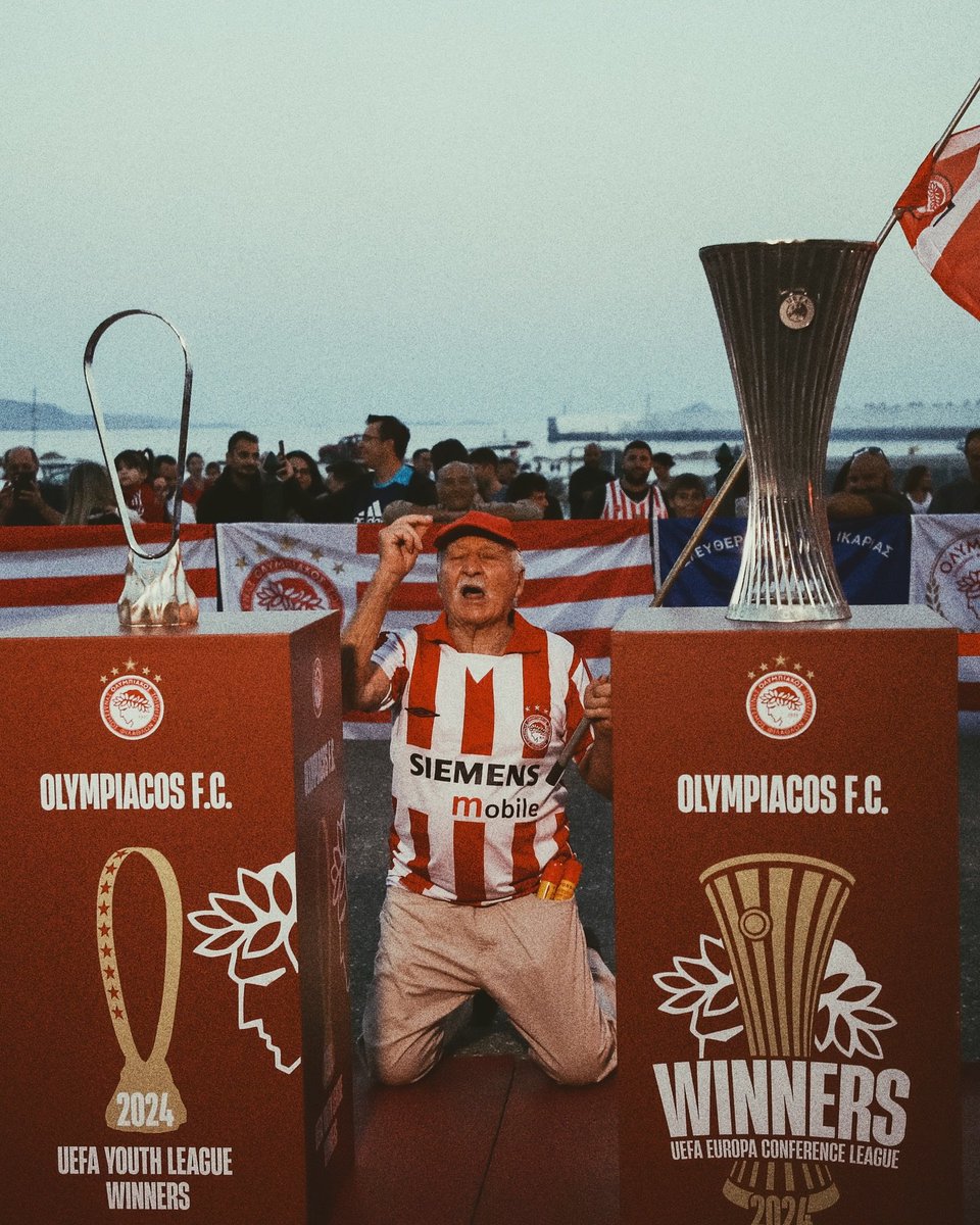 #OlympiacosFC 
Για εμένα η πιο συγκλονιστική φωτογραφία 
της περσινής χρονιάς!!!❤️❤️❤️
Η εικόνα τα λέει όλα από μόνη της!!❤️❤️❤️