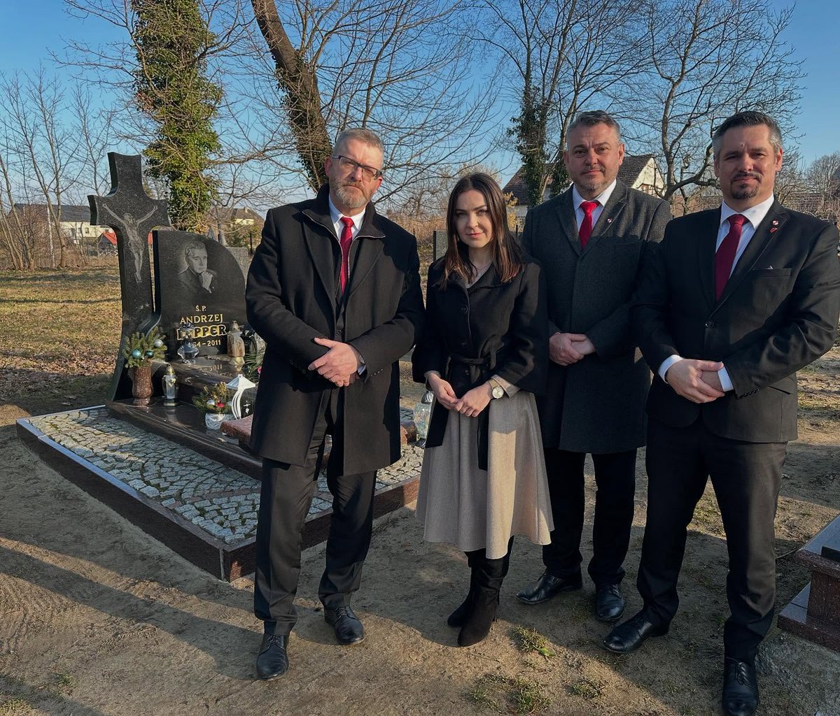 👇 <a href="/MartaAnnaCzech/">Marta Czech</a>: W cieniu obchodów rocznicowych powstania warszawskiego, w cieniu rekonstrukcji rządu, w cieniu zaprzysiężenia nowego Prezydenta RP i ustępowania starego…

…5 sierpnia minęła kolejna (już 14.) przemilczana rocznica zamordowania Wicemarszałka Sejmu RP