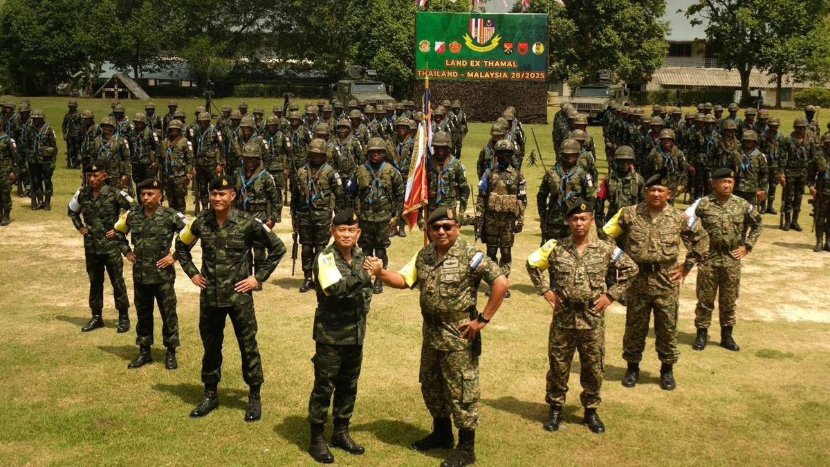 💂🇹🇭🇲🇾 เปิดการฝึกผสมทางบกไทย- ทางบกมาเลเซีย รหัส #LANDEXTHAMAL ครั้งที่ 28 ประจำปี 2568 

#กองพันทหารราบที่1กรมทหารราบที่5 จัดพิธีเปิดการ #ฝึกผสม ทางบกไทย - ทางบกมาเลเซีย ภายใต้รหัส LAND EX THAMAL ครั้งที่ 28 ประจำปี 2568 ซึ่ง #กรมทหารราบที่5 กองทัพบกไทย ร่วมกับ