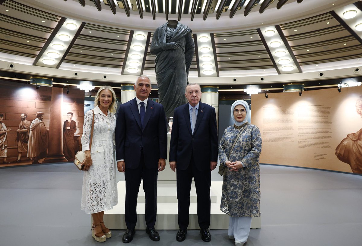 tcbestepe's tweet photo. “Arkeoloji alanında çok zengin, çok köklü bir mirasın sahibiyiz” https://t.co/OkagD7Vi6D https://t.co/XYOsCO6PGy