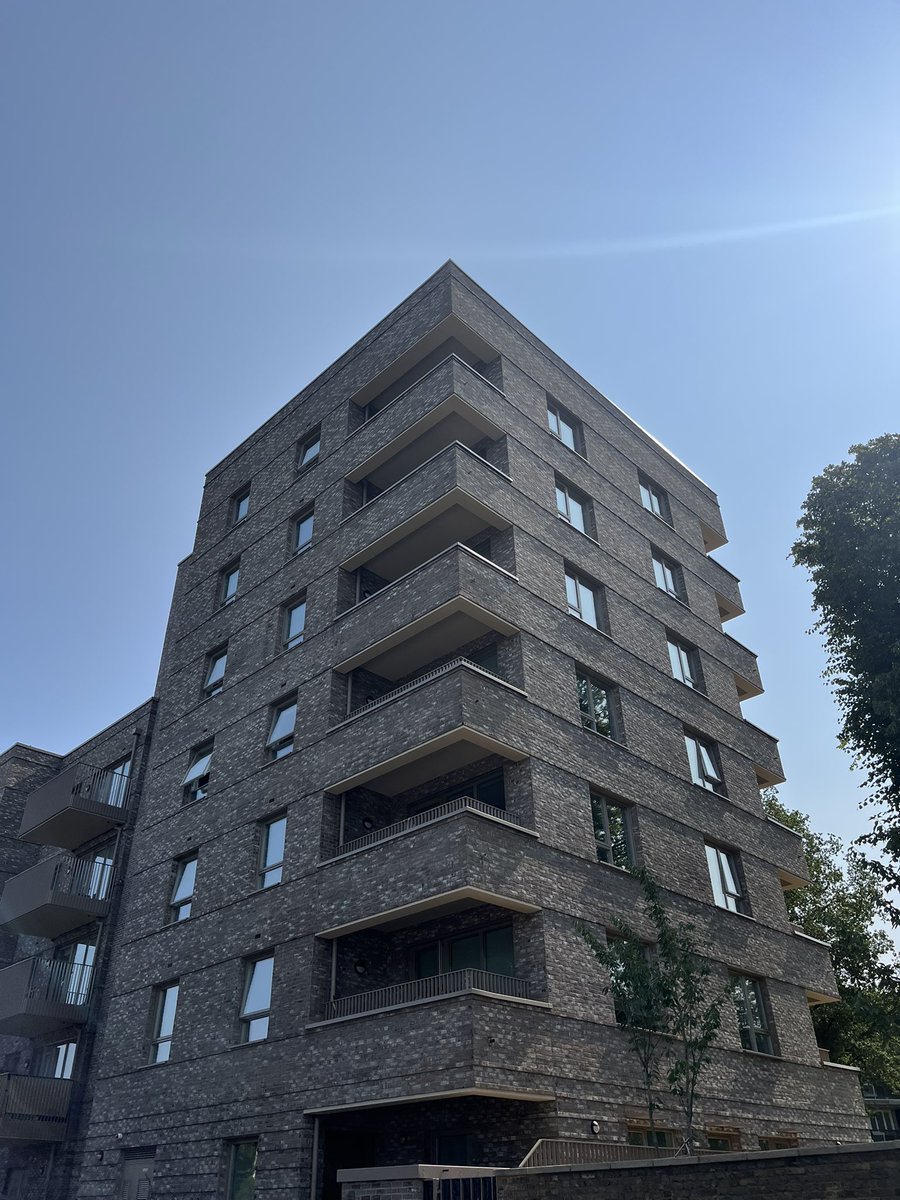 LambethLabour's tweet image. Great to visit Roman Rise, a 100% social housing development from Lambeth, and meet the new residents.

It’s amazing to hear how these homes are already transforming lives.

We will continue to build the affordable homes Lambeth needs and deliver for residents.

#OnYourSide