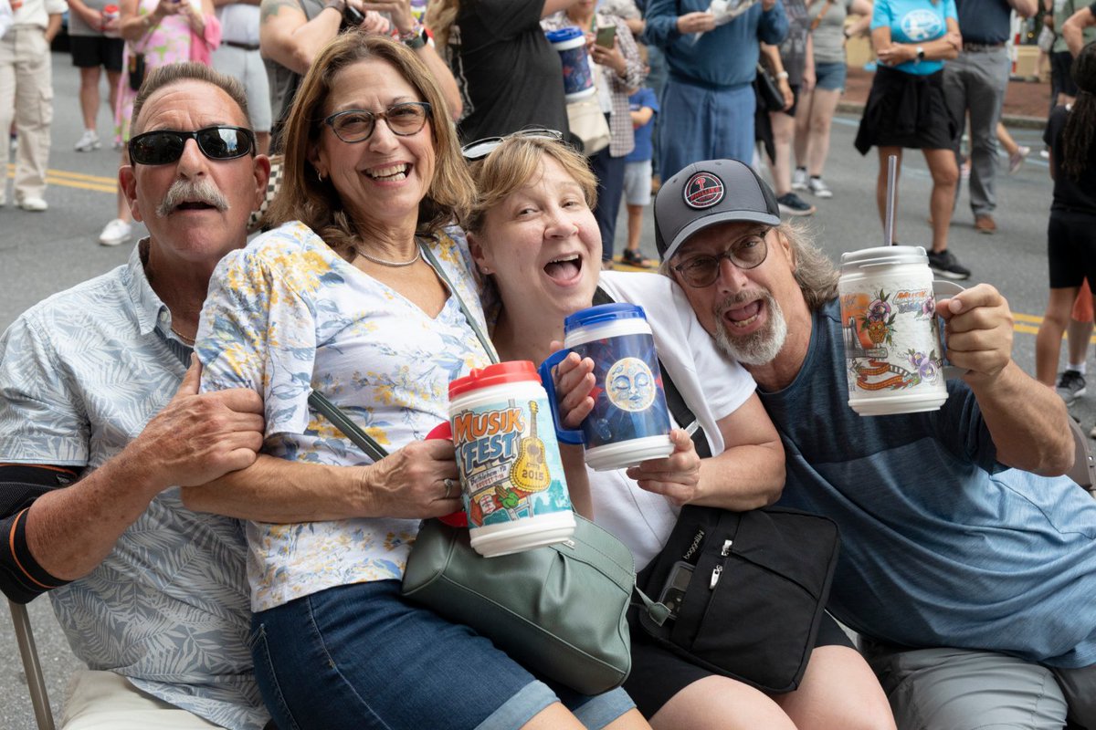 It’s hump day! 🎵 Head to ‘fest for Best of Open Mic from 5–8:30 p.m. at Lyrikplatz, catch Beach Day at Plaza Tropical from noon–11 p.m., and enjoy tons more performances throughout the day!

To stay in the loop, make sure to download our app powered by PNC! 📱
📸: Wendy Jamison