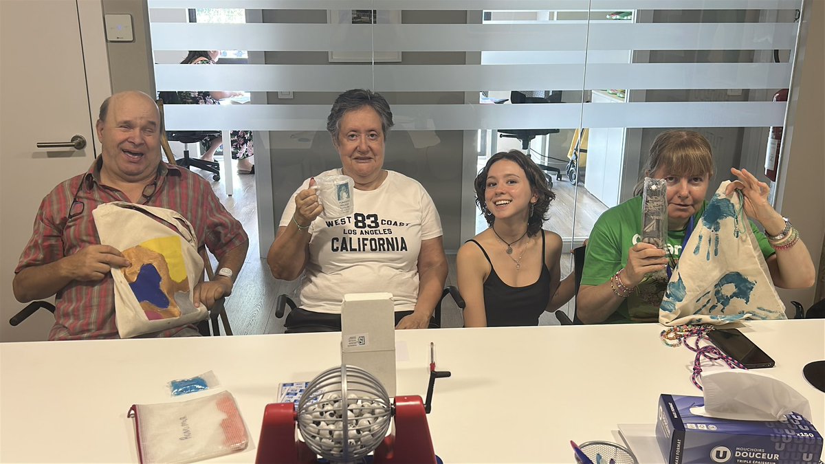 Sessió de Bingo! 🤩
L’altre dia vam viure un matí molt entretingut amb vàries partides de Bingo, on el Antonio Davide, la Maria José i la Marie Noël, juntament amb la Berta, van emportar-se molts premis! 🏅
Quin matí més divertit! 🙌 #FundacioPrivadaTutelar