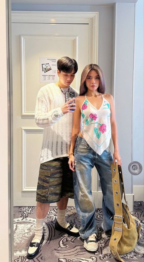 bkppnme's tweet photo. ละมูมู่เค้าใส่เสื้อแบรนด์น้องพีด้วยนี่นา
#CCForeversummer25
#ColorsCulture https://t.co/IH4eCXOrwS