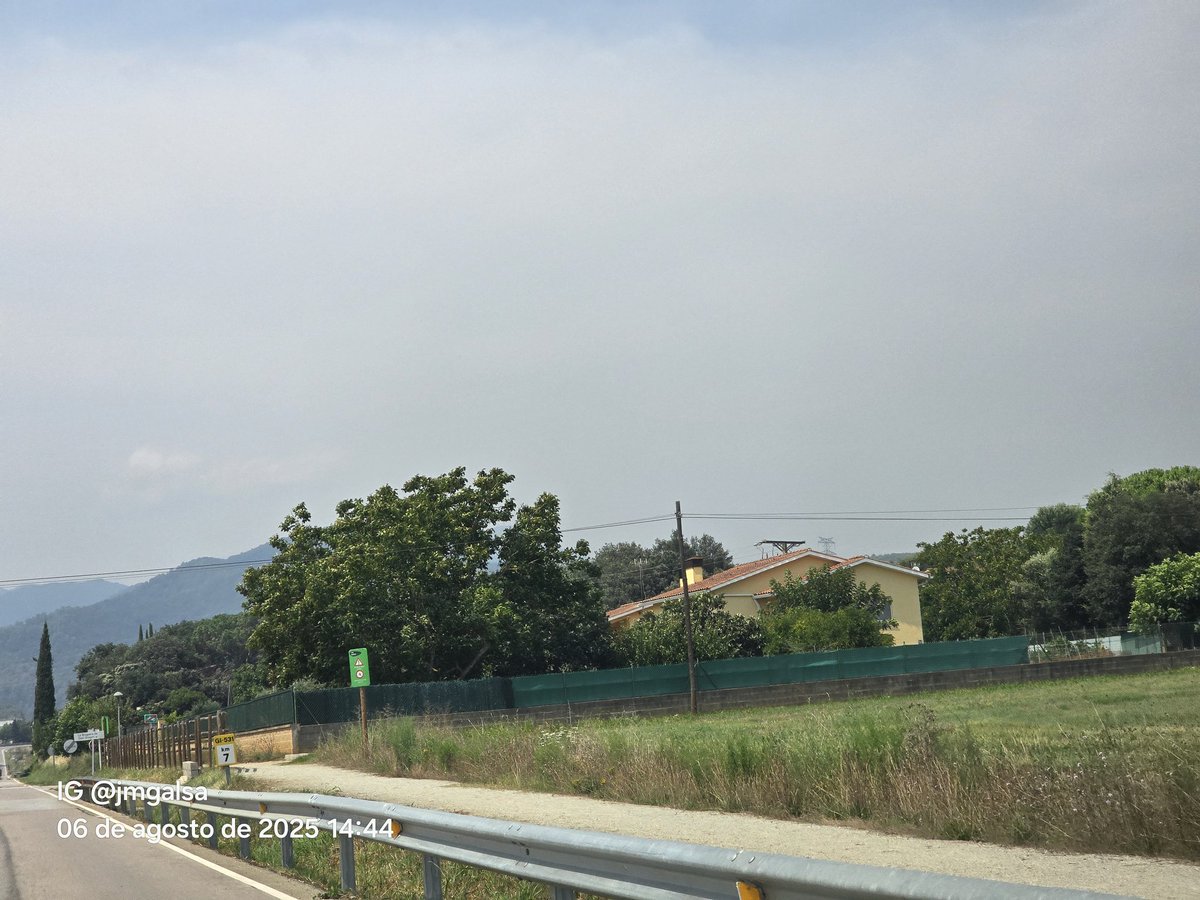TOTEMER (@tot_emer) on Twitter photo #GI531 en Sant Gregori, #Girona.
Se puede ver perfectamente la llegada del humo del incendio forestal que hay activo en #Francia <a href="/MeteoMauri/">MeteoMauri</a> <a href="/tiempobrasero/">Tutiempo</a> <a href="/alexmegapc/">Àlex Van der Laan</a> <a href="/P4Estacions/">Projecte 4 Estacions</a> #GI531 en Sant Gregori, #Girona.
Se puede ver perfectamente la llegada del humo del incendio forestal que hay activo en #Francia <a href="/MeteoMauri/">MeteoMauri</a> <a href="/tiempobrasero/">Tutiempo</a> <a href="/alexmegapc/">Àlex Van der Laan</a> <a href="/P4Estacions/">Projecte 4 Estacions</a>