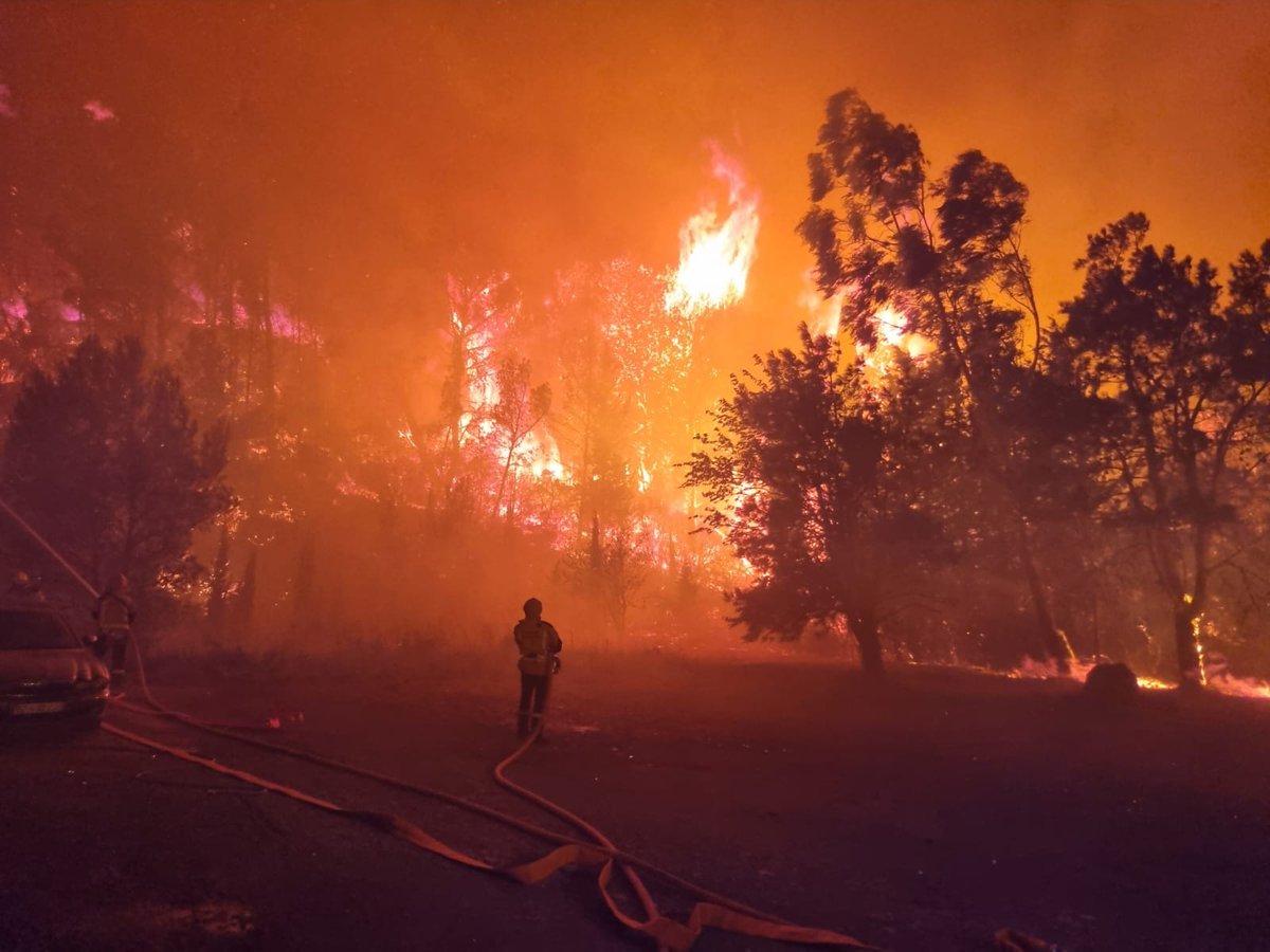[#Incendie] 🔥 Les sapeurs-pompiers du #Sdis77 partis en renfort dans le sud de la France ont été engagés dès hier en fin de journée sur le feu de #Ribaute (#Aude). La colonne de renfort a rapidement procédé à des défenses de points sensibles sur des habitations et mas provençaux