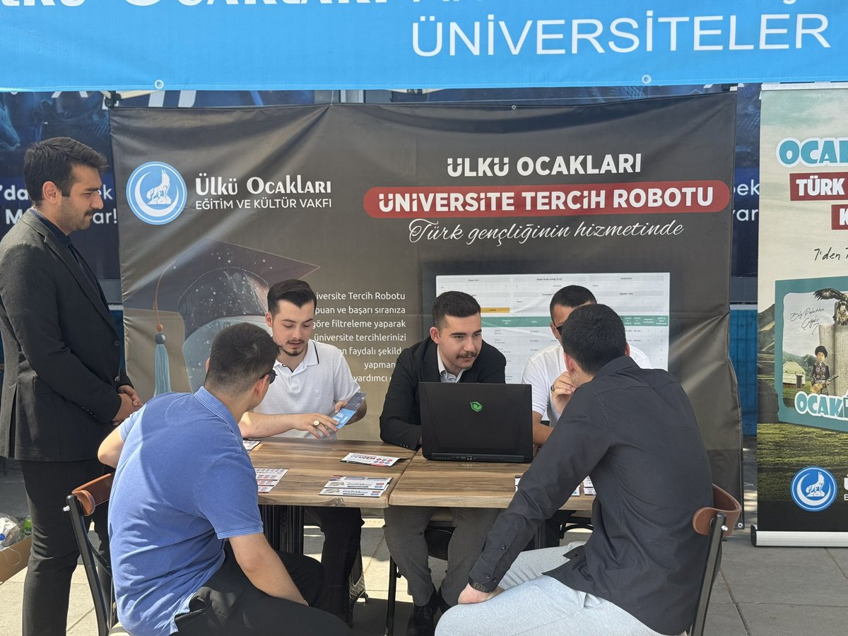 Ülkü Ocakları Üniversite Tercih Robotu eşliginde, tercih dönemindeki gençlerimize yardım çalışması devam ediyor.

Türk gençliğinin yanında olmaya devam ediyoruz.