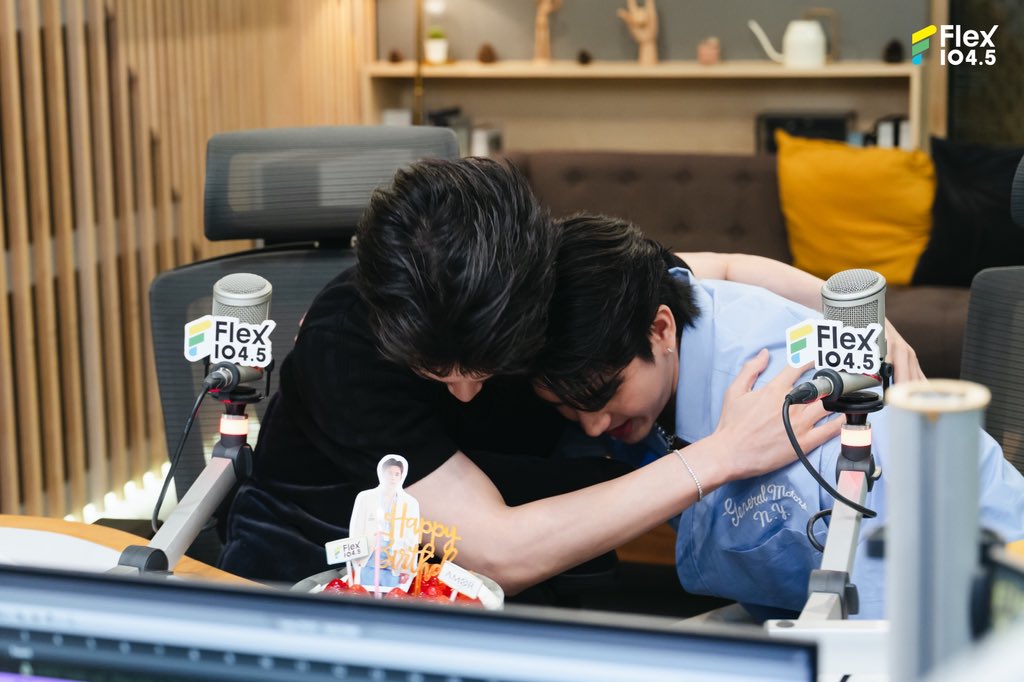 Flex 104.5 (@flex_connect) on Twitter photo 📌ดูรายการ Flex Talk ย้อนหลังได้ทาง YouTube : FlexConnect
youtube.com/live/SypZbHtVi…
<a href="/jimmyyjp_/">Thapfah Kittipokin, M.D. (Critical Care)</a> <a href="/Sea_tawinan/">Inthu, Fortune Teller, Tarotist | รับดูไพ่ 🔮</a> <a href="/MyMagicProphecy/">ทำนายทายทัพ My Magic Prophecy</a> <a href="/GMMTV/">GMMTV</a>
.
#Flex1045xMyMagicProphecy
#MyMagicProphecy #GMMTV
#jimmysea #jimmyyjp #sea_tawinan
#FlexTalk #FlexConnect #Flex1045 📌ดูรายการ Flex Talk ย้อนหลังได้ทาง YouTube : FlexConnect
youtube.com/live/SypZbHtVi…
<a href="/jimmyyjp_/">Thapfah Kittipokin, M.D. (Critical Care)</a> <a href="/Sea_tawinan/">Inthu, Fortune Teller, Tarotist | รับดูไพ่ 🔮</a> <a href="/MyMagicProphecy/">ทำนายทายทัพ My Magic Prophecy</a> <a href="/GMMTV/">GMMTV</a>
.
#Flex1045xMyMagicProphecy
#MyMagicProphecy #GMMTV
#jimmysea #jimmyyjp #sea_tawinan
#FlexTalk #FlexConnect #Flex1045