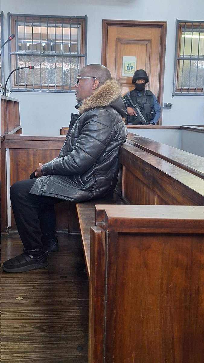 #KatisoMolefe His lawyer reads an affidavit into the record,it details how he was arrested at his home. Molefe says the police came in a nyala and were forcing entry into his premises by damaging his gate. He subsequently opened the gate to prevent more damage

#DjSumbody 
#eNCA