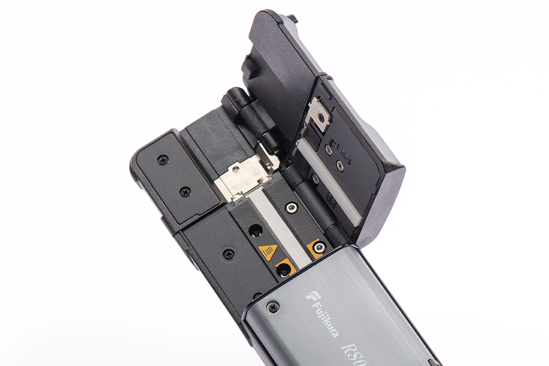 Strip ribbon fibre in one action with the Fujikura RS03 ribbon fibre:
- Quick and clean strips.
- Strips up to 16 fibres at a time.
- 600 strip cycles.

See the video and learn why it's your best option for preparing ribbon fibres for stripping here: ow.ly/QJgR50Wyvv6