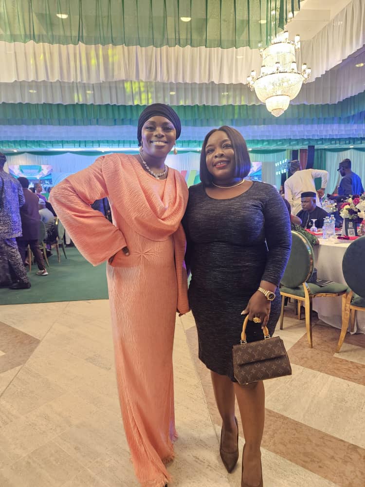 EleluAyoola's tweet photo. Still about #DigiMediaSummit. 

Beautiful people are for President Bola Ahmed Tinubu, the rest are for Peter Obi.  

It was nice meeting you Ma'am. @tosino52 https://t.co/o2TdrEXlu9