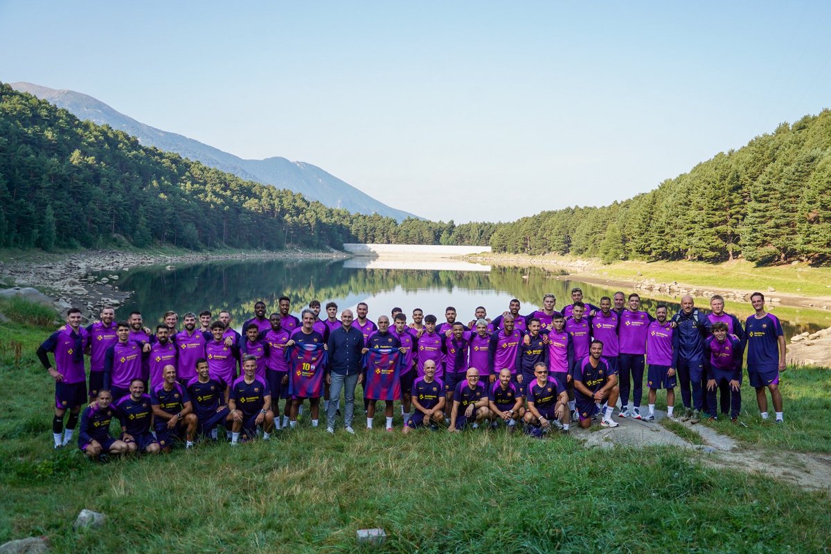FCBhandbol's tweet photo. ⛰️ 𝐄𝐍𝐂𝐀𝐌𝐏 𝟐𝟎𝟐𝟓/𝟐𝟔 ⛰️

@fcbhandbol 🤝 @FCBfutbolsala https://t.co/UTkpQpwmWp