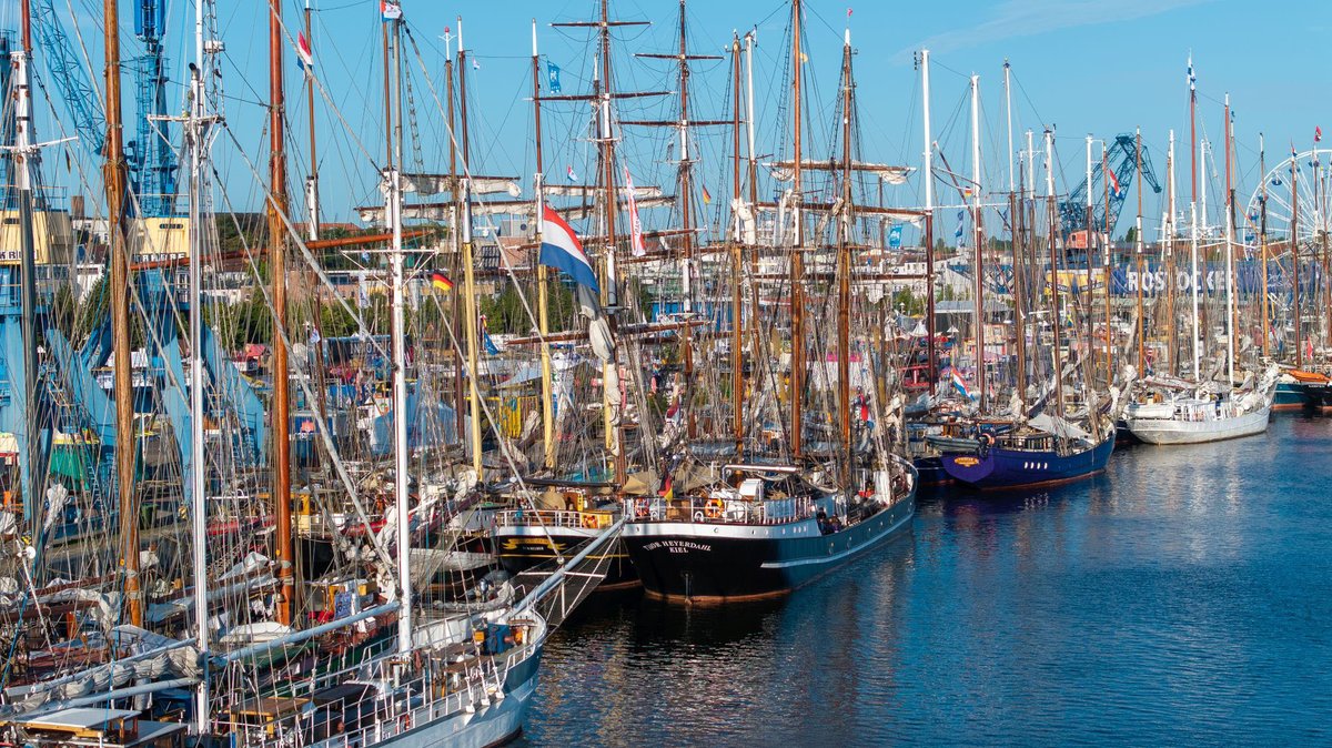 Zur 34. Hanse Sail erwartet die Hanse- und Universitätsstadt Rostock internationale Gäste aus den Partnerstädten Dünkirchen/Frankreich, Raleigh/USA und Hefei/China. 
rathaus.rostock.de/meldungen/3678…