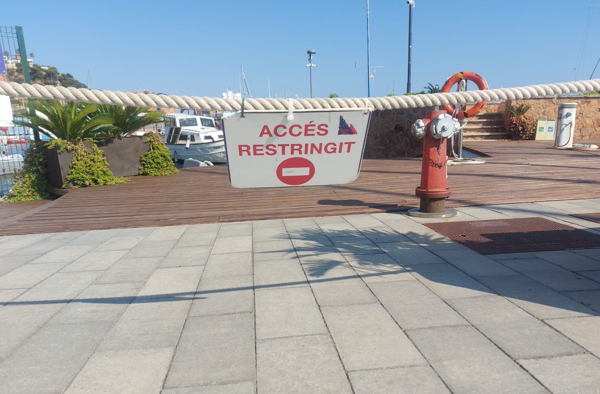 GuíxolsDesDelCarrer (@pconstituentsfg) on Twitter photo 🎯 DISSABTE 9 D'AGOST, 12 H, DAVANT LA GLORIETA DEL NÀUTIC VELL <a href="/Guixols/">Ajuntament SFG</a>
❗️Exigim l’obertura d’aquest espai que sempre ha estat de lliure pas. La concessió que té el Club Nàutic no li permet tancar-ho. S’està fent un ús privat d'un espai que és públic
<a href="/SomComuns/">Comuns</a> <a href="/LloverasJ/">Jordi Lloveras</a> 🎯 DISSABTE 9 D'AGOST, 12 H, DAVANT LA GLORIETA DEL NÀUTIC VELL <a href="/Guixols/">Ajuntament SFG</a>
❗️Exigim l’obertura d’aquest espai que sempre ha estat de lliure pas. La concessió que té el Club Nàutic no li permet tancar-ho. S’està fent un ús privat d'un espai que és públic
<a href="/SomComuns/">Comuns</a> <a href="/LloverasJ/">Jordi Lloveras</a>