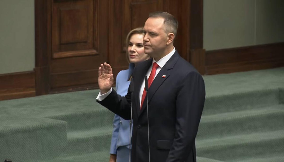 ⚡️Karol Nawrocki est officiellement devenu président de la Pologne.

Il a remplacé Andrzej Duda, qui occupait le poste depuis 2015.